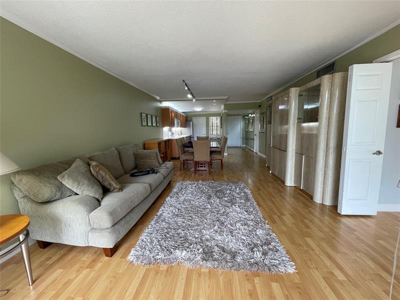 Image 23 of 46 For 3051 Palm Aire Dr  204