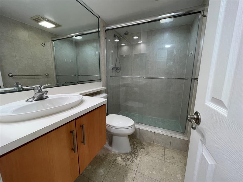 Image 33 of 46 For 3051 Palm Aire Dr  204