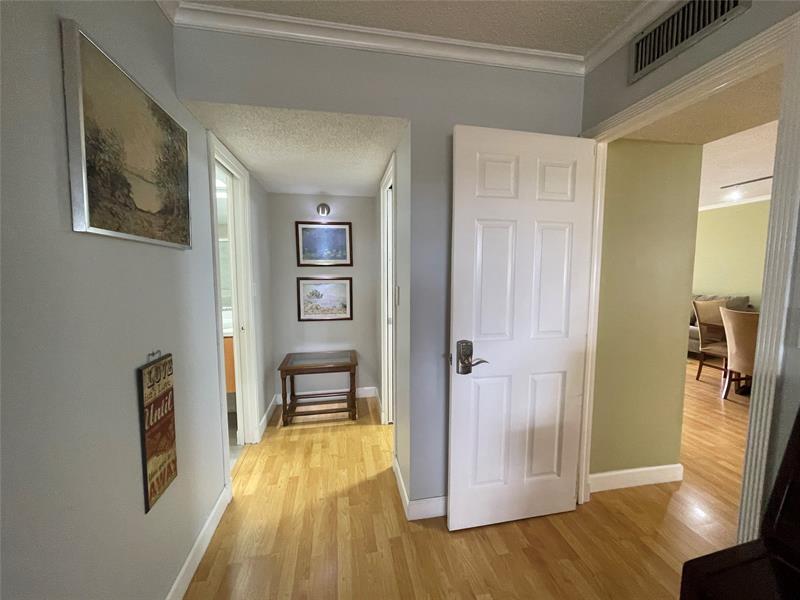 Image 34 of 46 For 3051 Palm Aire Dr  204