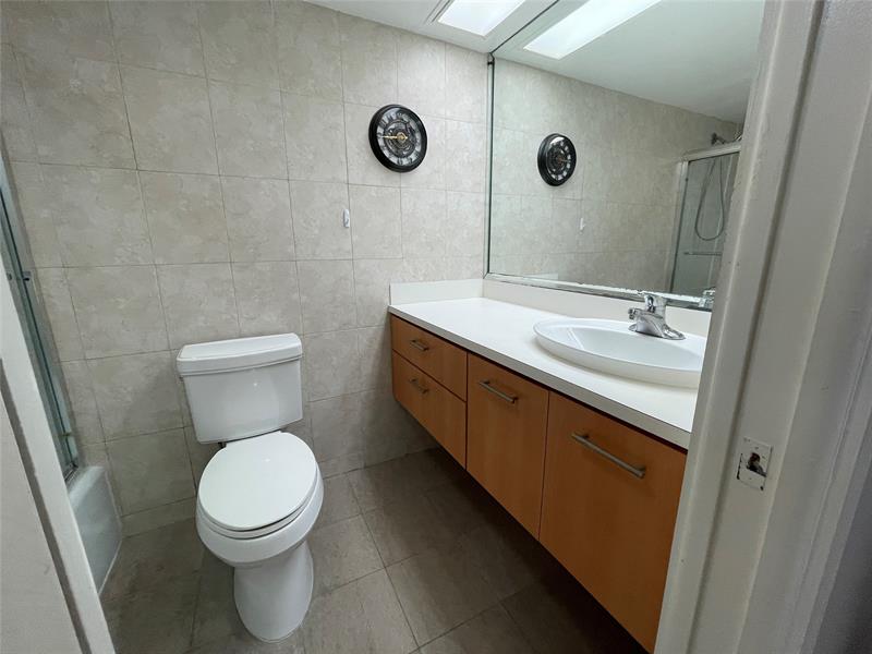 Image 39 of 46 For 3051 Palm Aire Dr  204
