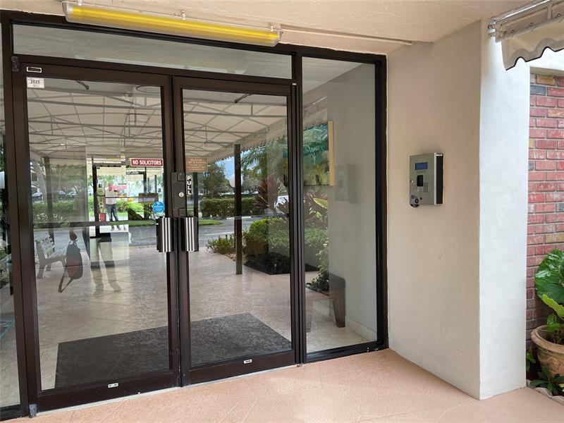Image 9 of 46 For 3051 Palm Aire Dr  204