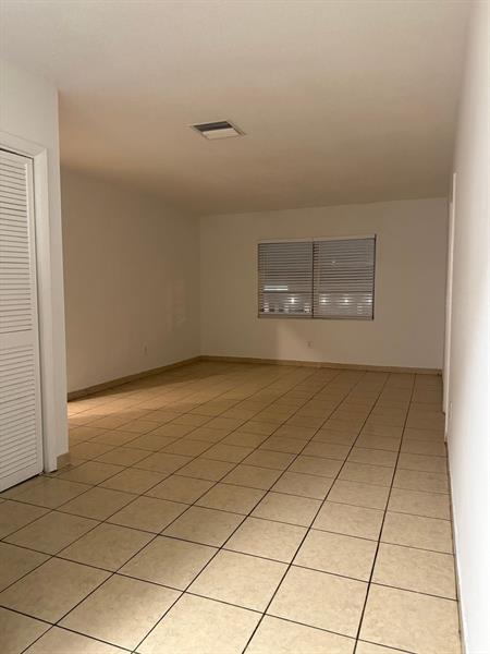 Image 7 of 11 For 890 39th St  12