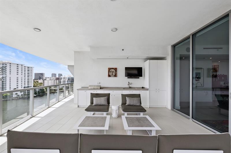Image 13 of 47 For 920 Intracoastal Dr  801