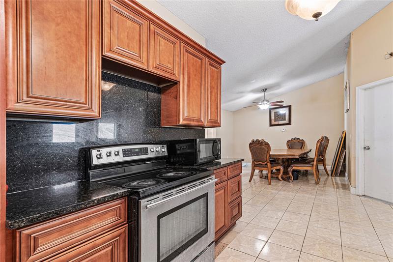 Image 10 of 36 For 7517 Country Club Blvd