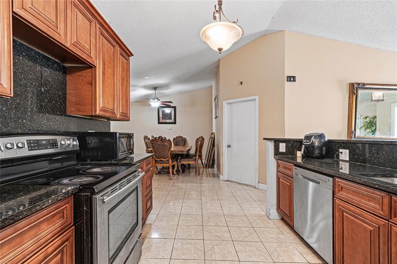 Image 12 of 36 For 7517 Country Club Blvd