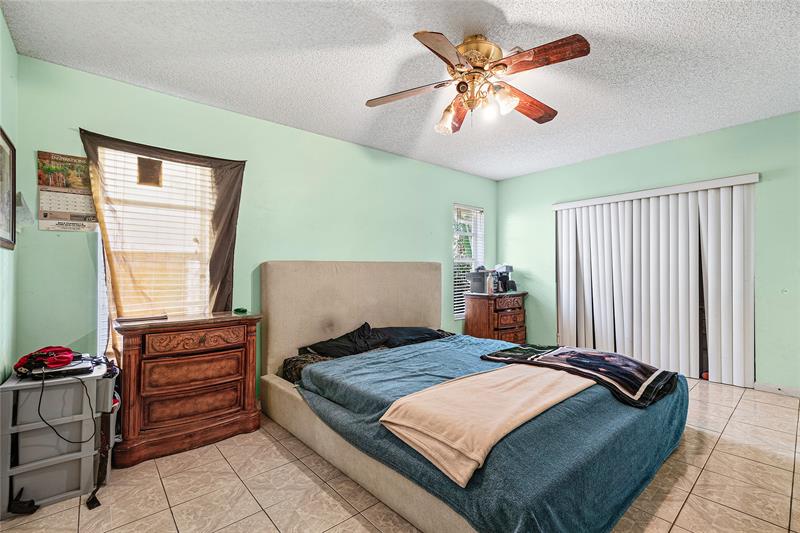 Image 18 of 36 For 7517 Country Club Blvd
