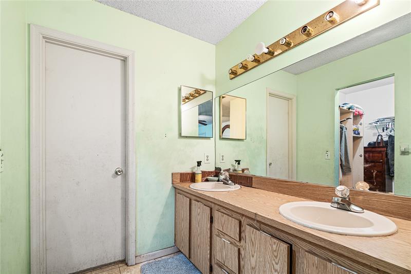 Image 19 of 36 For 7517 Country Club Blvd