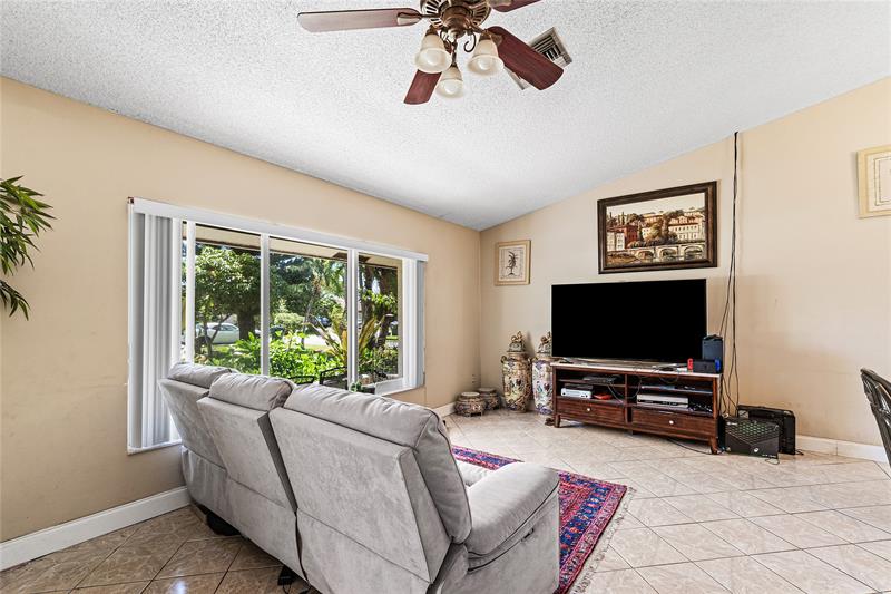Image 7 of 36 For 7517 Country Club Blvd