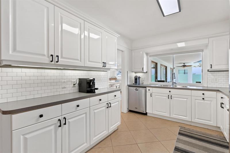 Image 18 of 48 For 3080 43rd St