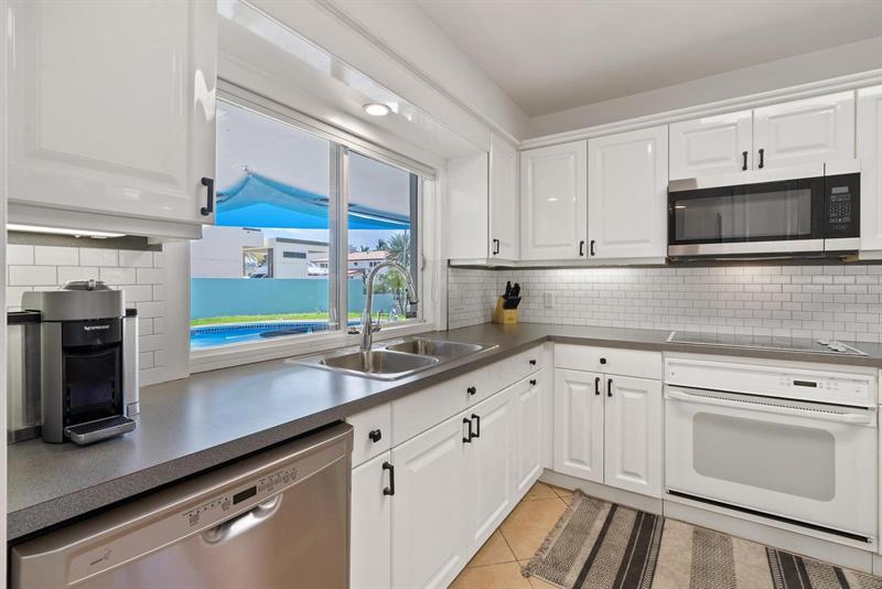 Image 20 of 48 For 3080 43rd St