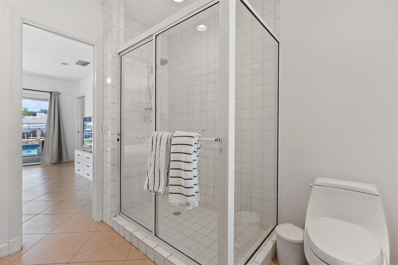 Image 27 of 48 For 3080 43rd St