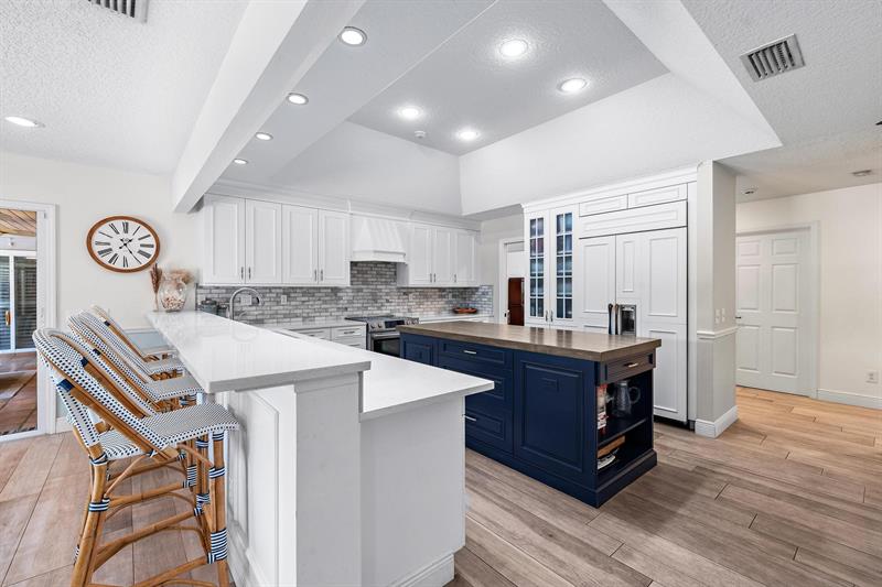 Image 10 of 48 For 13078 Coastal Cir
