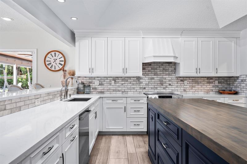 Image 11 of 48 For 13078 Coastal Cir