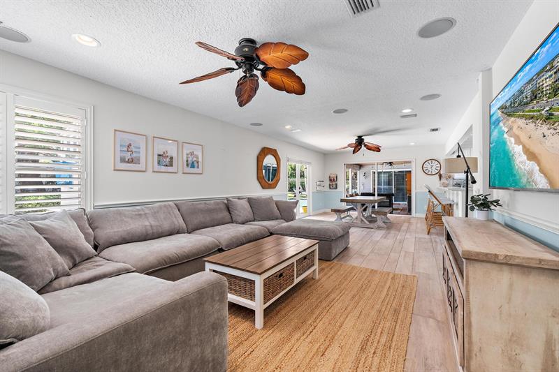 Image 15 of 48 For 13078 Coastal Cir