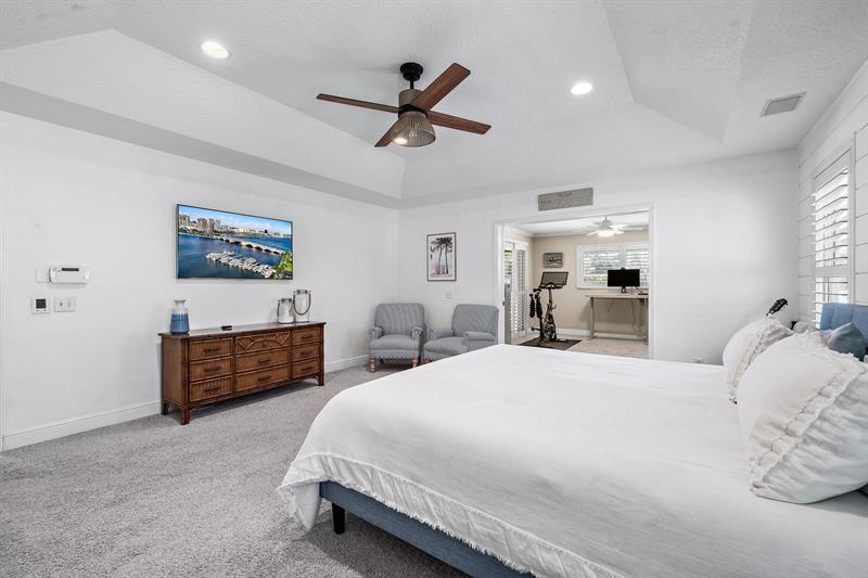 Image 17 of 48 For 13078 Coastal Cir