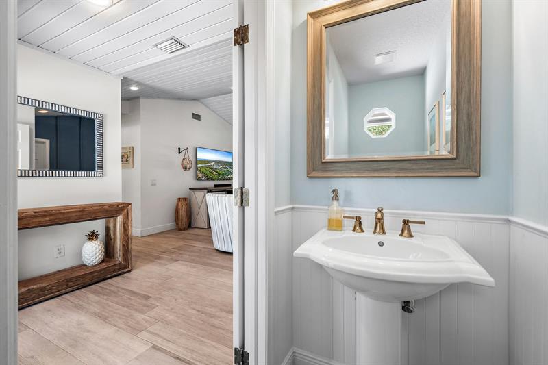 Image 4 of 48 For 13078 Coastal Cir