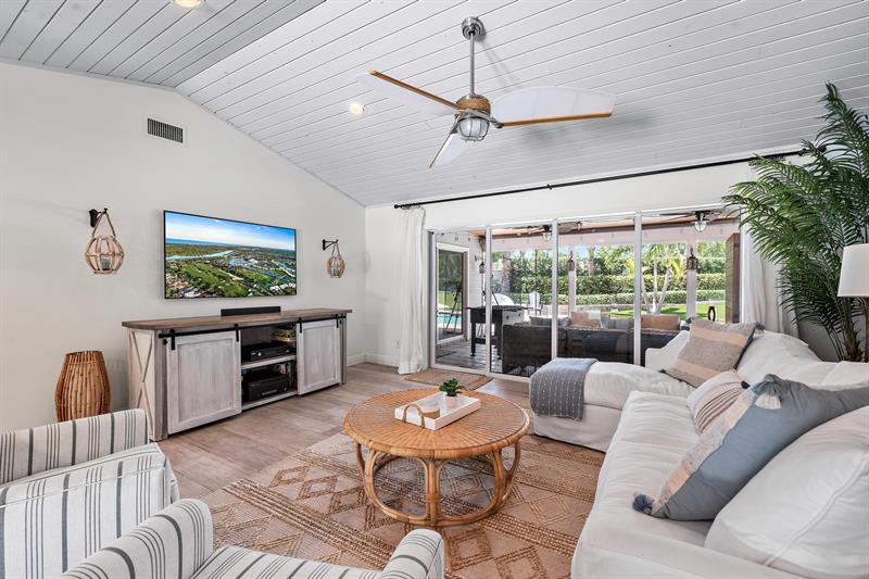 Image 7 of 48 For 13078 Coastal Cir
