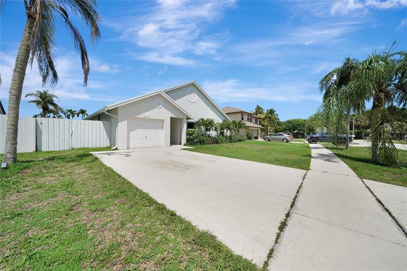 Image 3 of 41 For 22471 Grouper Court