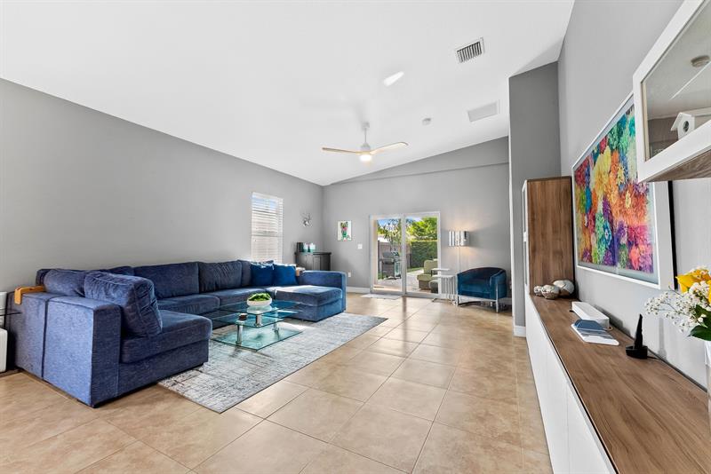 Image 10 of 40 For 717 22nd Dr  
