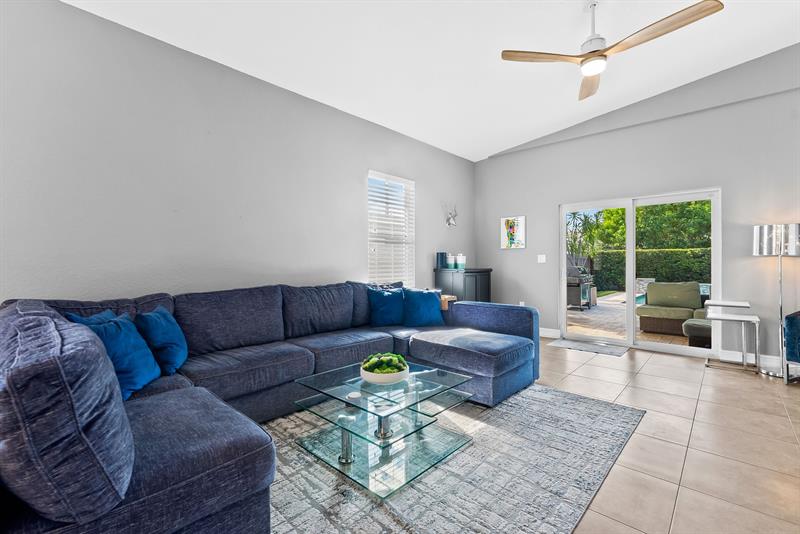 Image 11 of 40 For 717 22nd Dr  