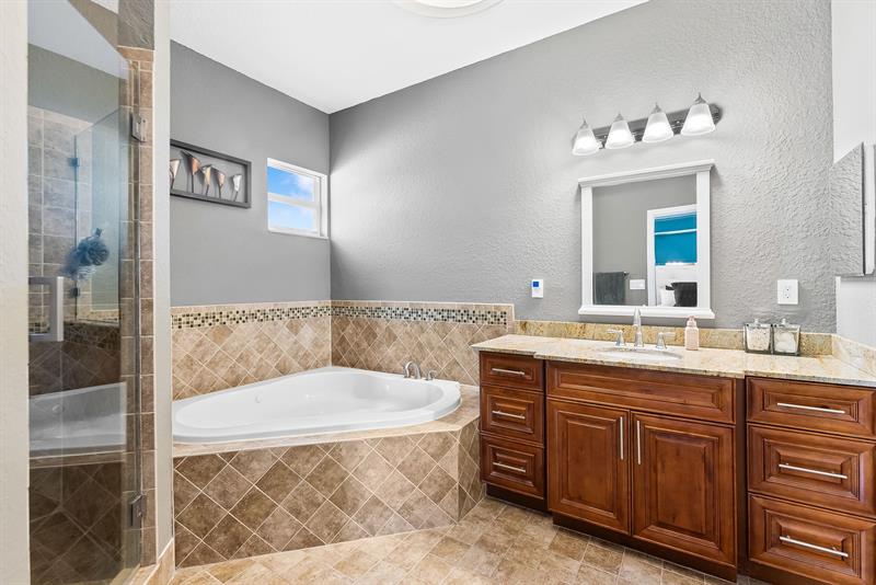 Image 18 of 40 For 717 22nd Dr  