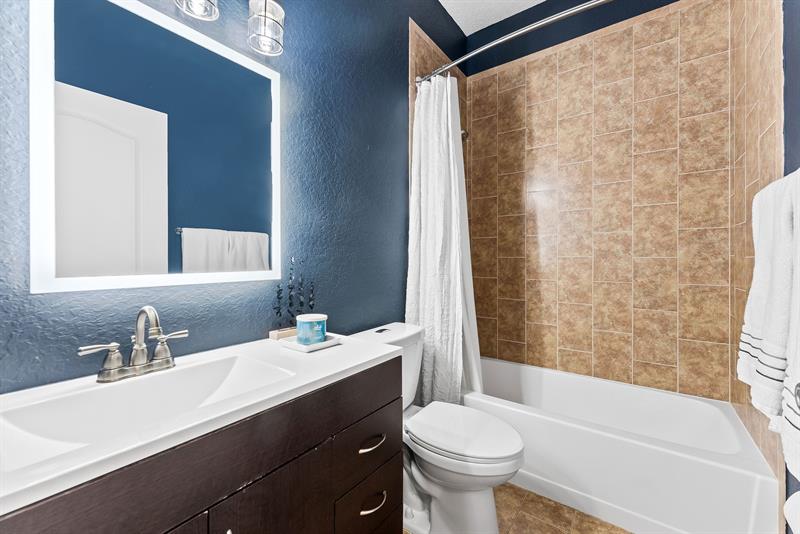 Image 23 of 40 For 717 22nd Dr  