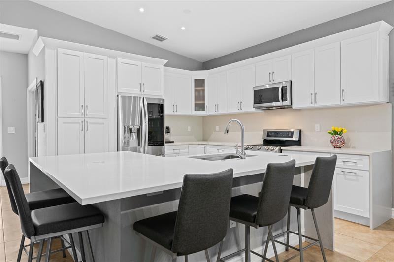 Image 5 of 40 For 717 22nd Dr  