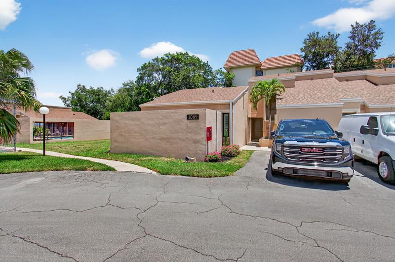 Image 2 of 52 For 1089 13th St  1