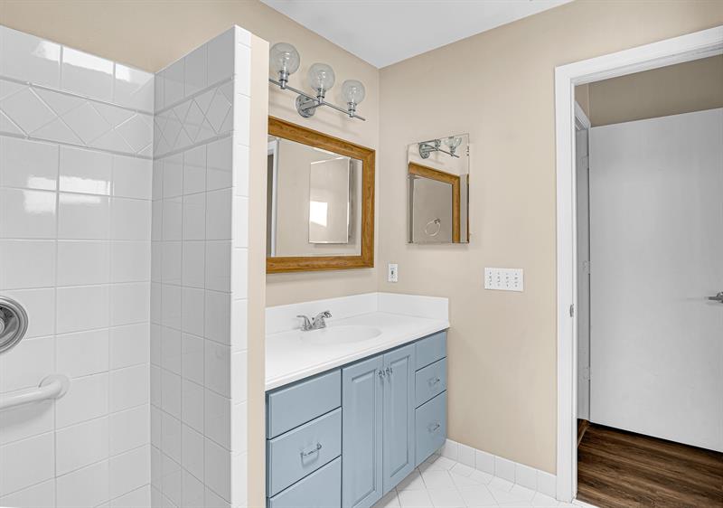 Image 13 of 33 For 5910 21st Ave