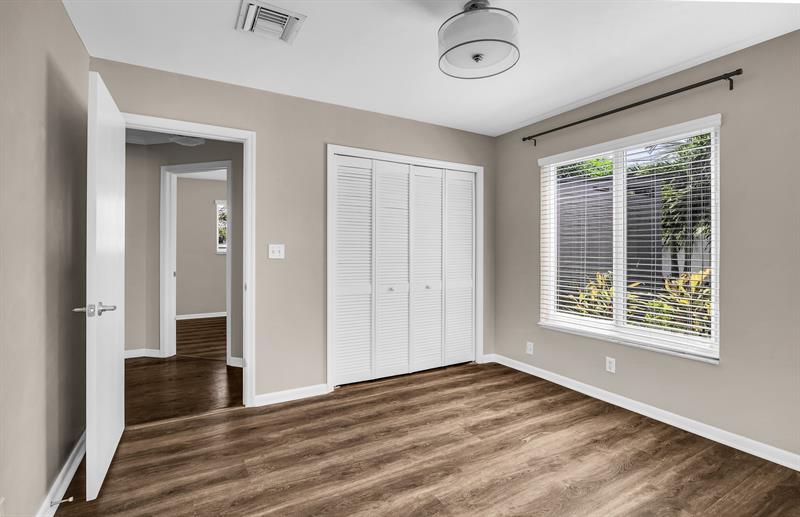 Image 15 of 33 For 5910 21st Ave