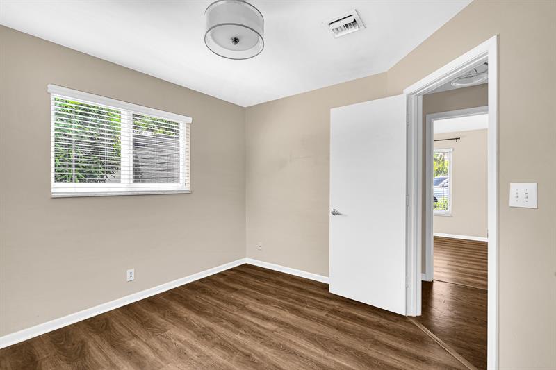 Image 20 of 33 For 5910 21st Ave