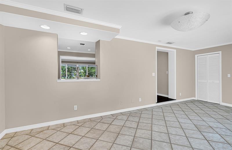 Image 22 of 33 For 5910 21st Ave