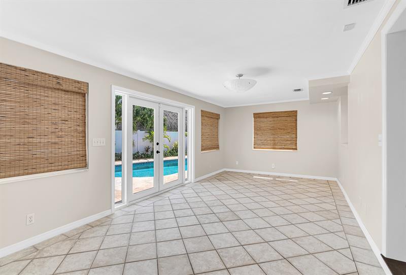 Image 23 of 33 For 5910 21st Ave