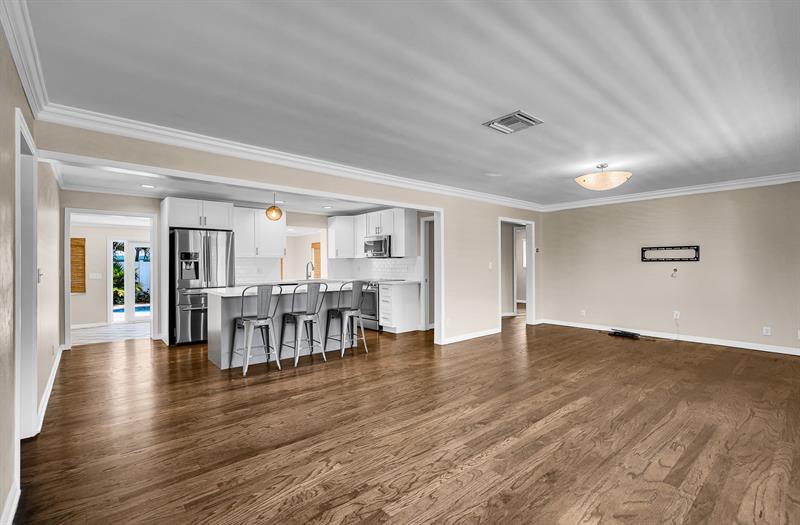 Image 5 of 33 For 5910 21st Ave