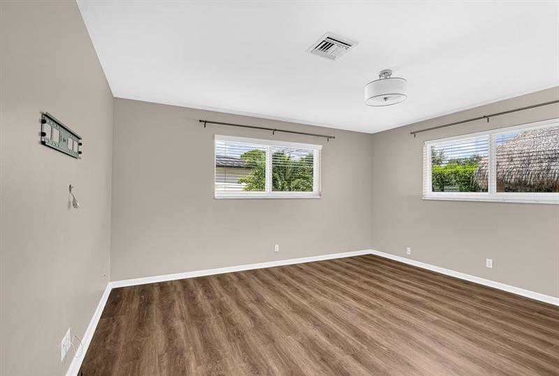 Image 9 of 33 For 5910 21st Ave