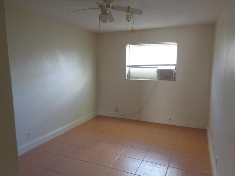 Image 5 of 9 For 3640 1st Ave  1