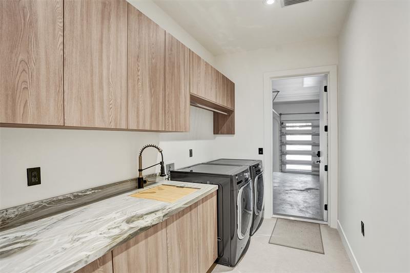 Image 53 of 62 For 2728 31st St
