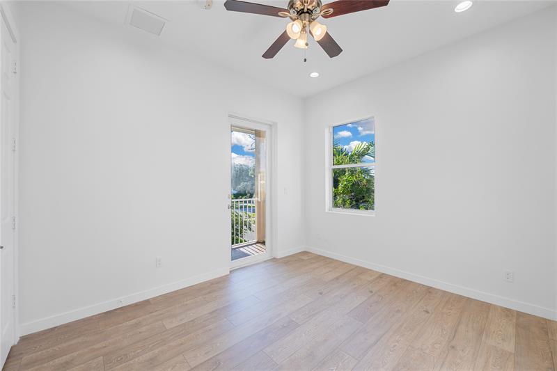 Image 16 of 30 For 324 14th Ct  324