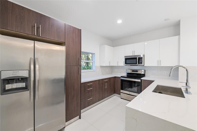 Image 3 of 30 For 324 14th Ct  324