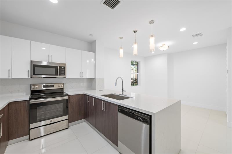 Image 5 of 30 For 324 14th Ct  324