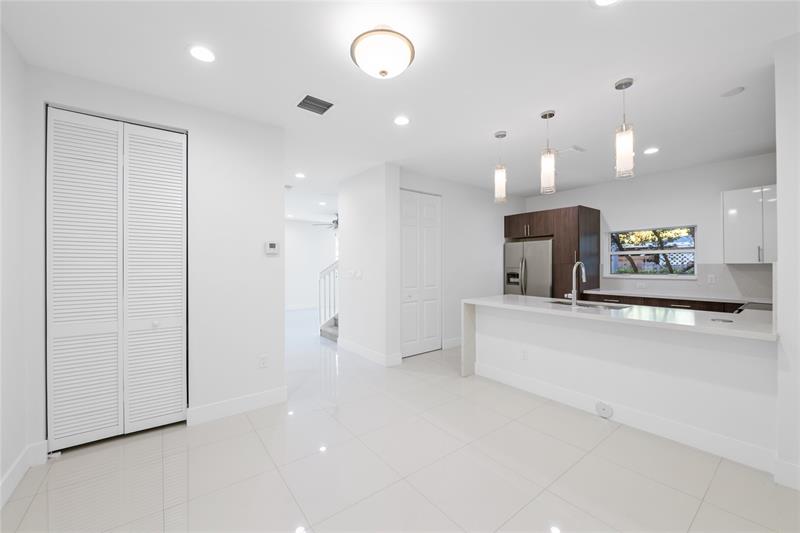 Image 9 of 30 For 324 14th Ct  324