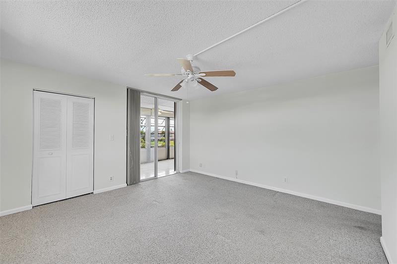 Image 13 of 26 For 7210 Lake Circle Dr 401