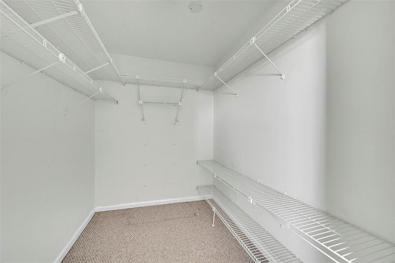 Image 16 of 26 For 7210 Lake Circle Dr 401