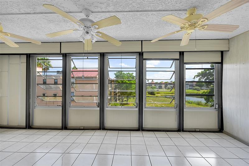 Image 21 of 26 For 7210 Lake Circle Dr 401