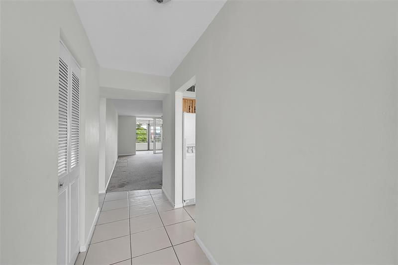 Image 3 of 26 For 7210 Lake Circle Dr 401