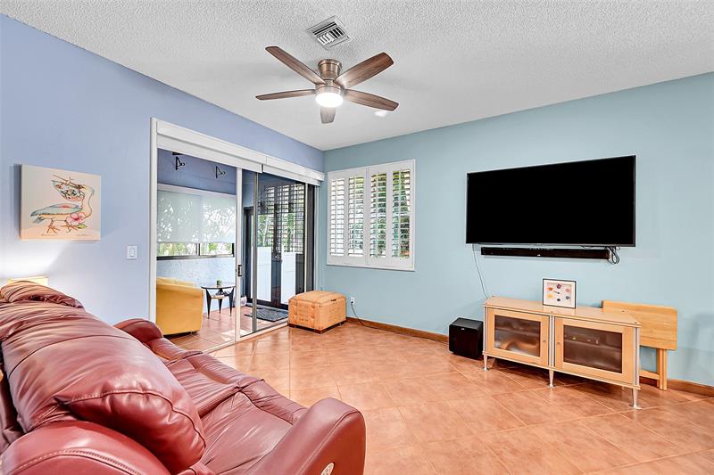 Image 11 of 45 For 2922 Port Royale Ln