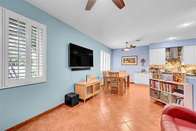 Image 12 of 45 For 2922 Port Royale Ln