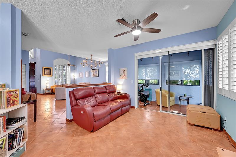 Image 13 of 45 For 2922 Port Royale Ln