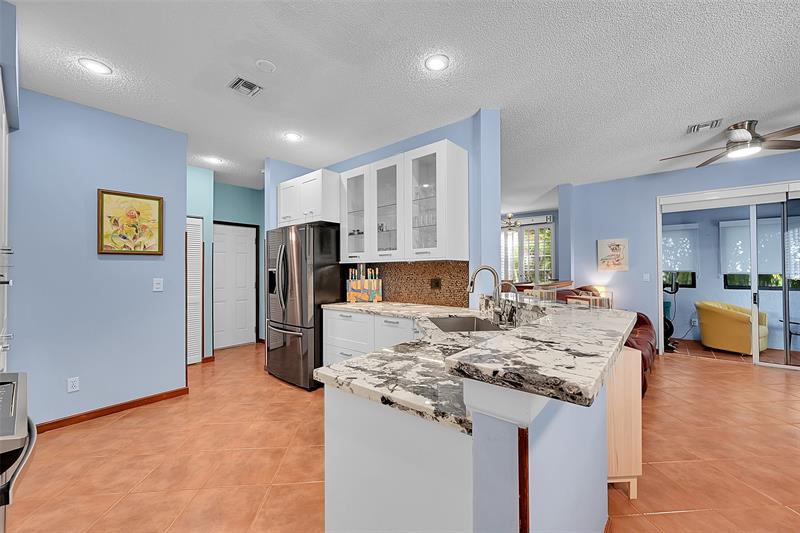 Image 16 of 45 For 2922 Port Royale Ln