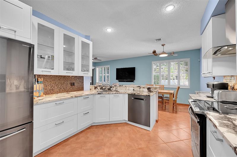 Image 17 of 45 For 2922 Port Royale Ln